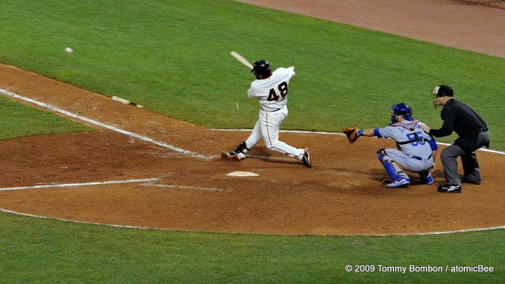 Broken bat hit by SF Giants' Pablo Sandoval