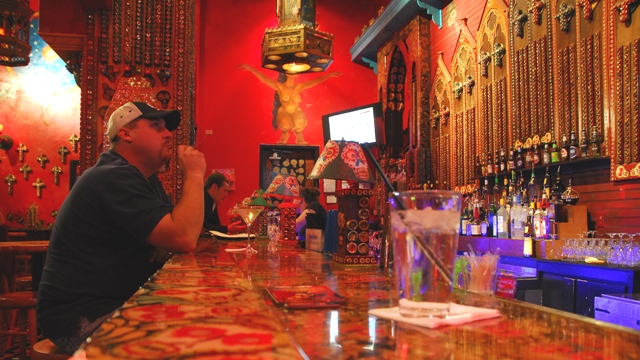 Rumjungle was such a jungle that night, we had our drinks here at the House of Blues