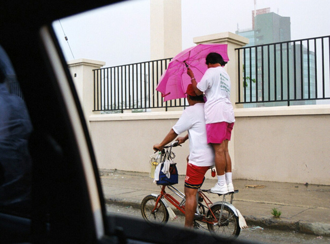 Bycicle-pooling, an innovative commute on a rainy day.