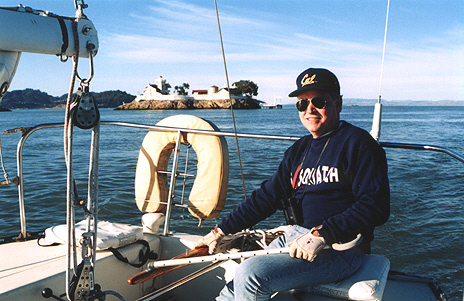 Skipper Dennis McMillan on da helm!