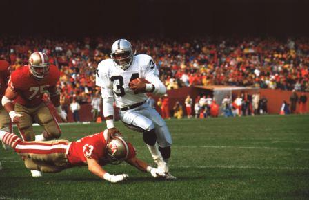 Oakland Raiders Bo Jackson slips by 49ers defenders